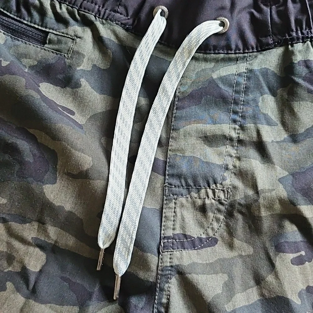 VUORI Camouflage POLY SPANDEX Swim Shorts with Drawstring Size S - Picture 3 of 11